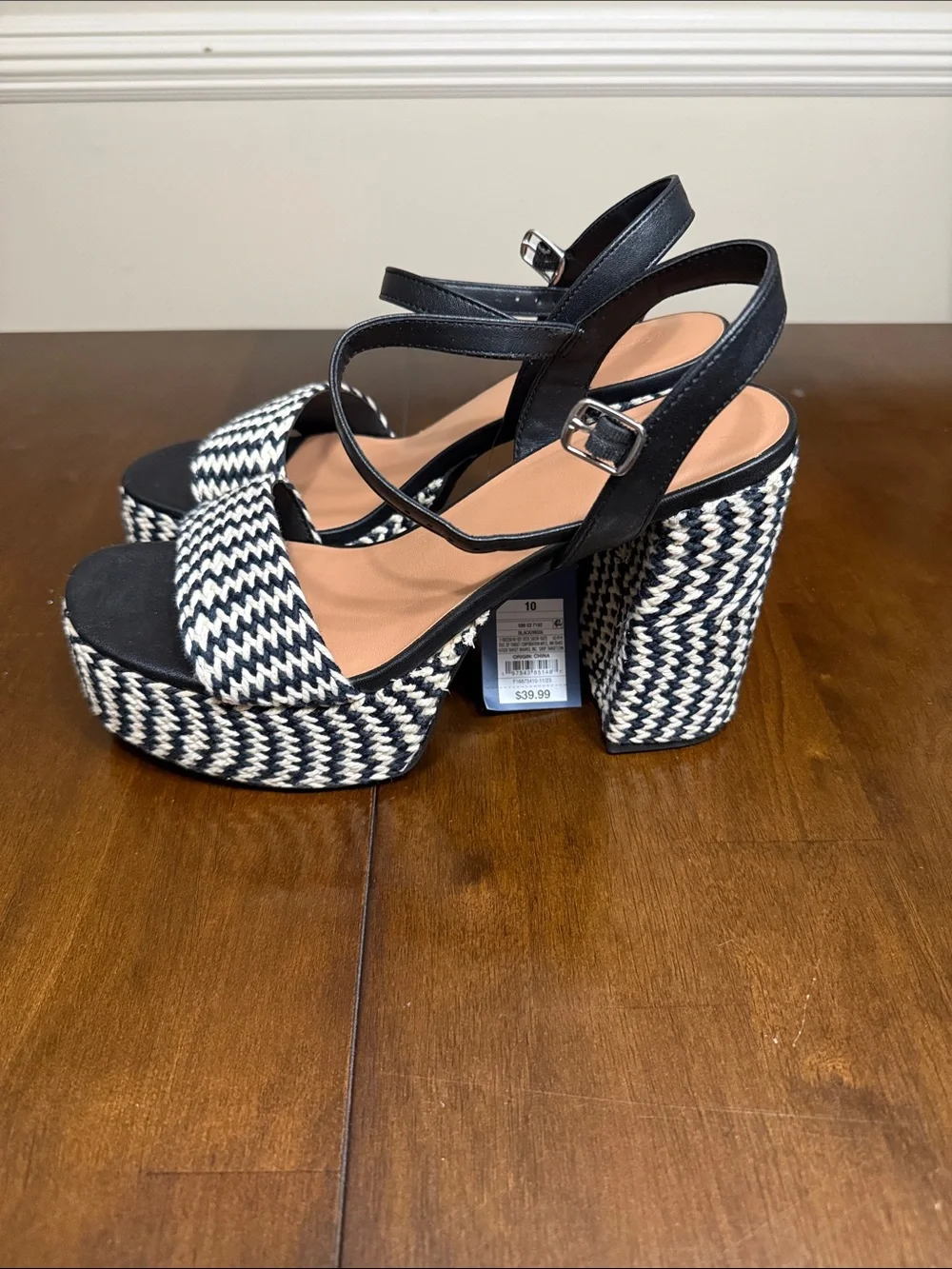 Universal Thread Black and White Platform Woven Heels